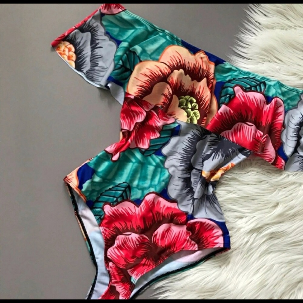 🌸Floral off the shoulder one piece swim suit🌸